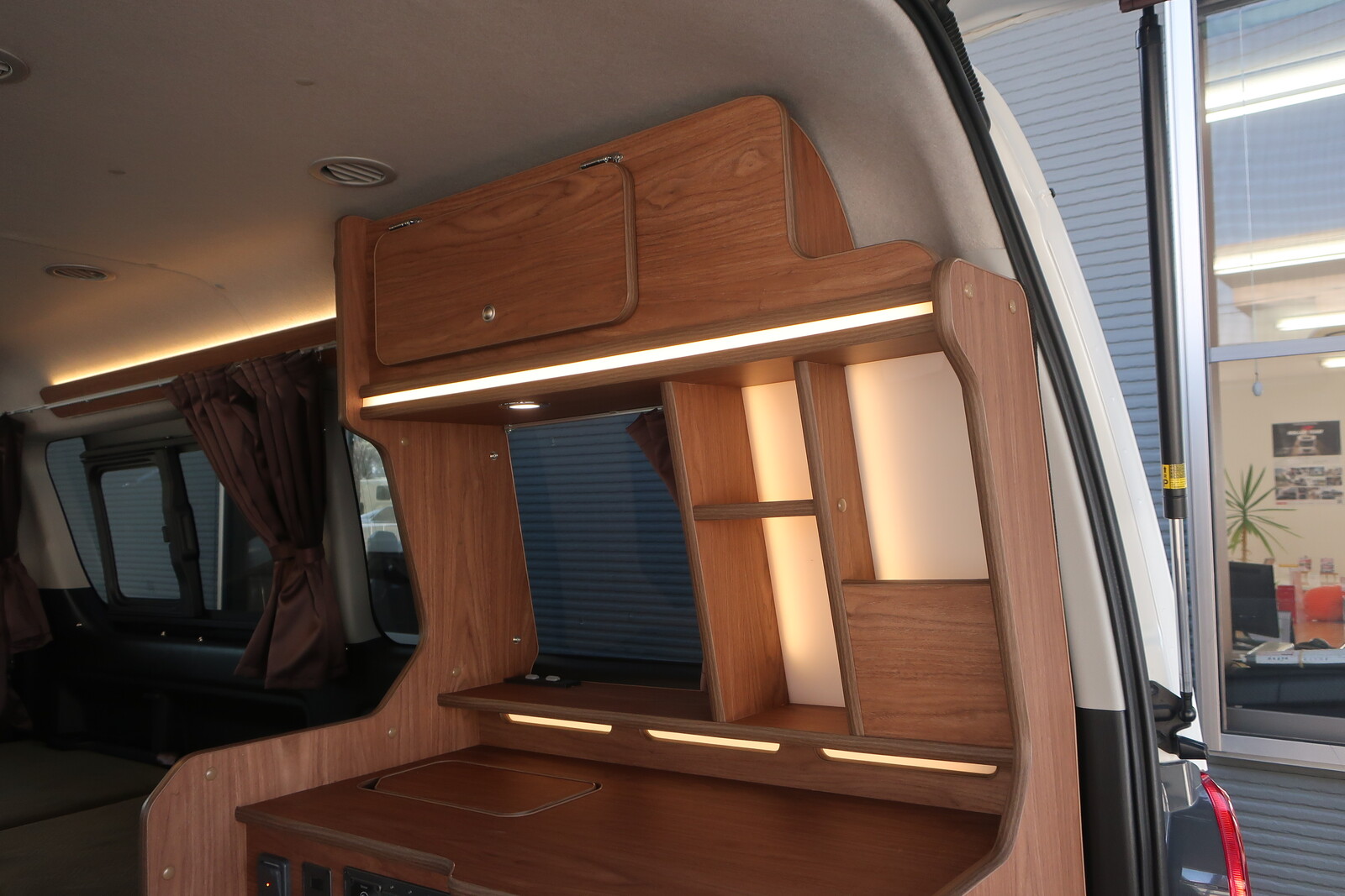 キャンピングカーバンコン