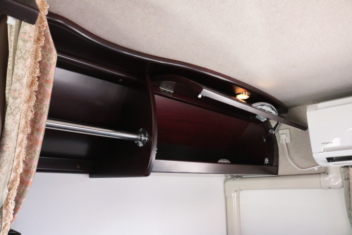 キャンピングカーキャブコン