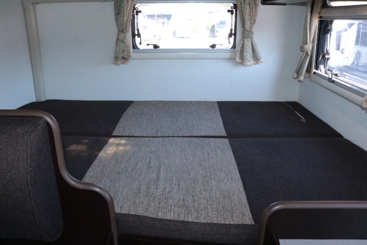 キャンピングカーキャブコン