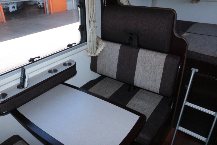 キャンピングカーキャブコン