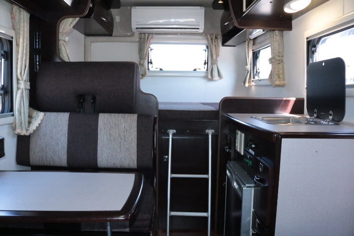 キャンピングカーキャブコン