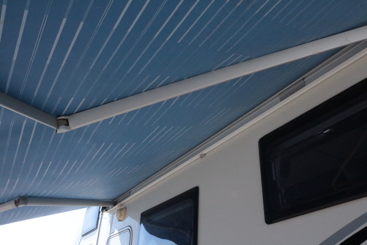 キャンピングカーキャブコン