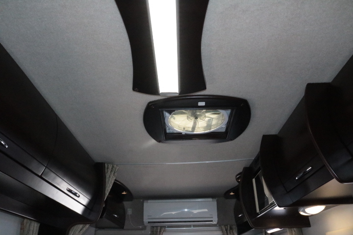 キャンピングカーキャブコン