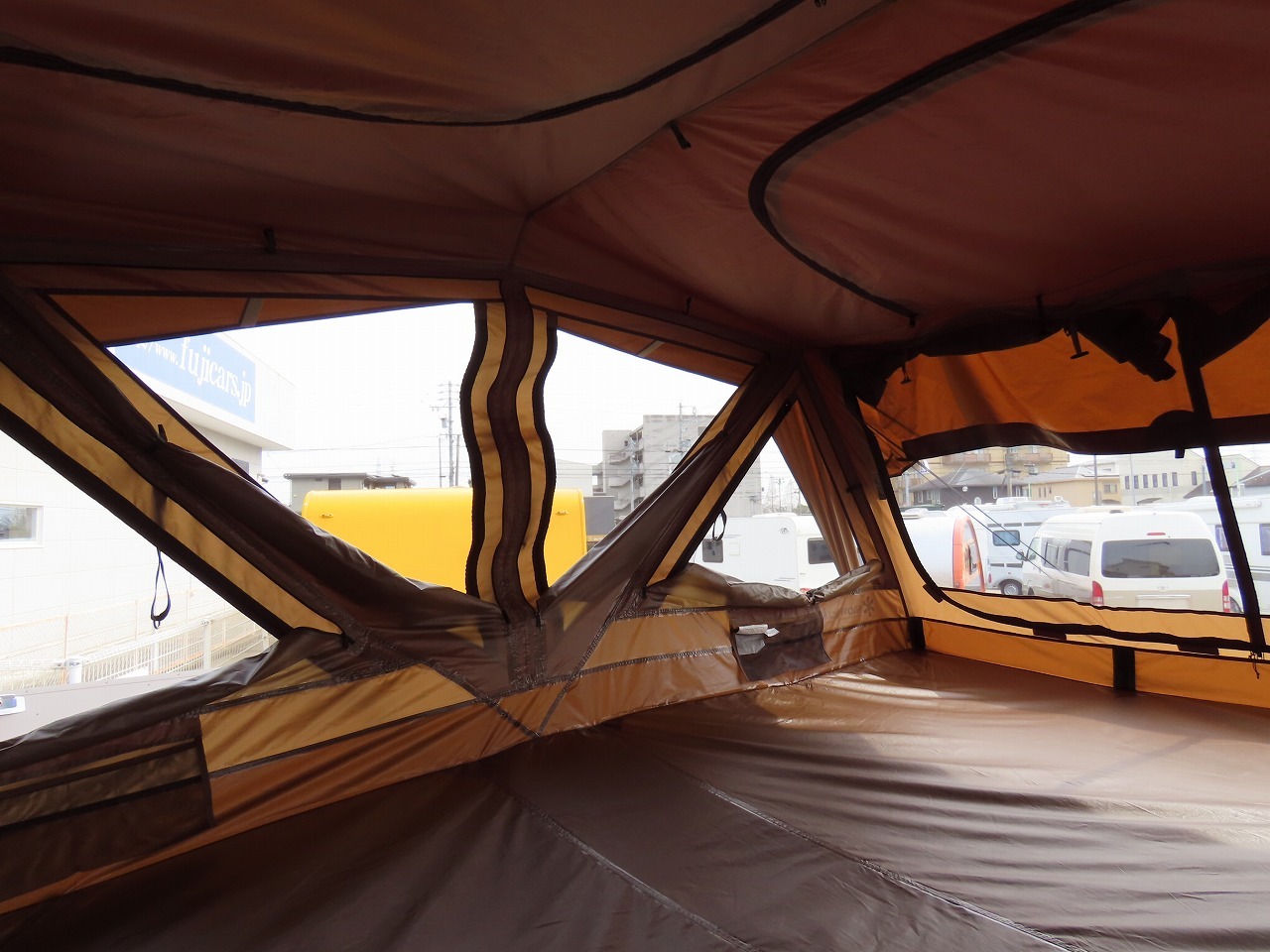 キャンピングカートレーラー