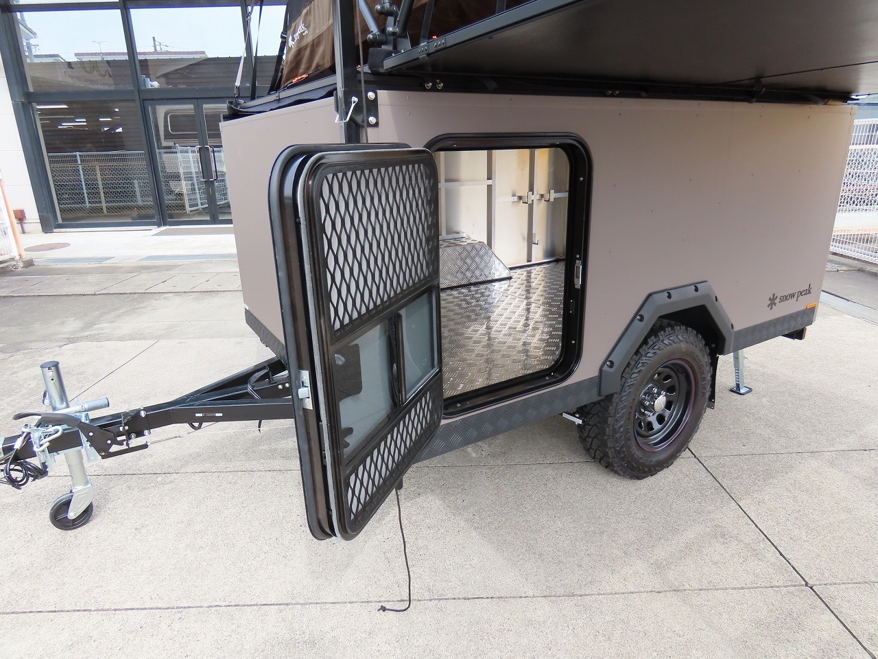 キャンピングカートレーラー