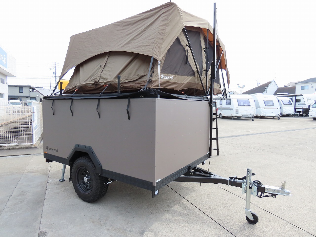 キャンピングカートレーラー