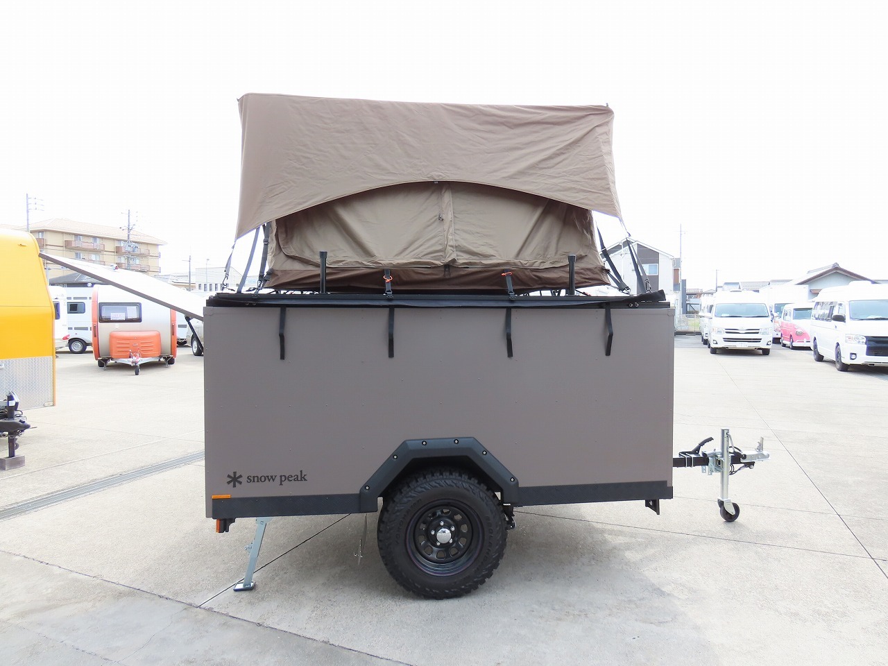 キャンピングカートレーラー