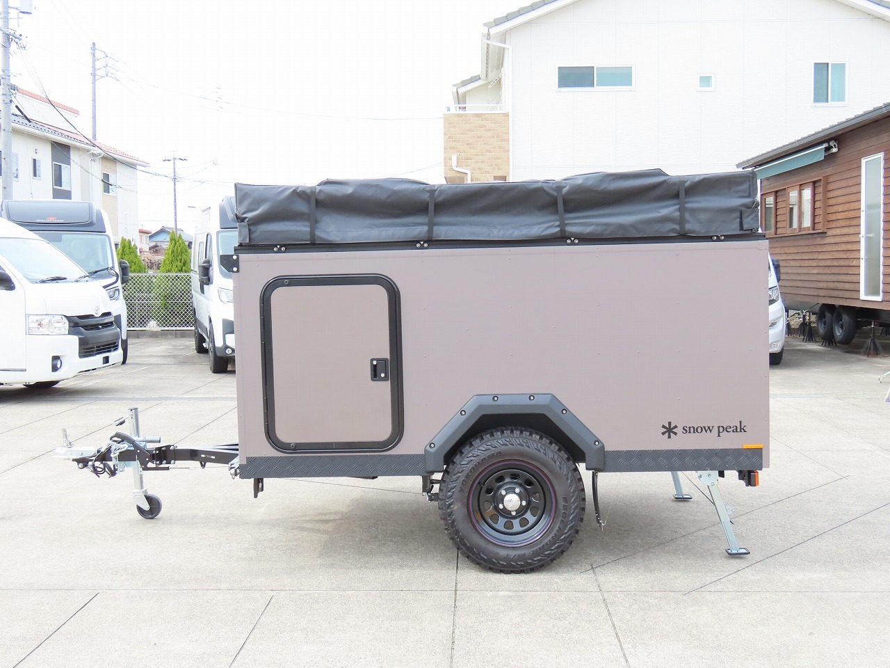 キャンピングカートレーラー