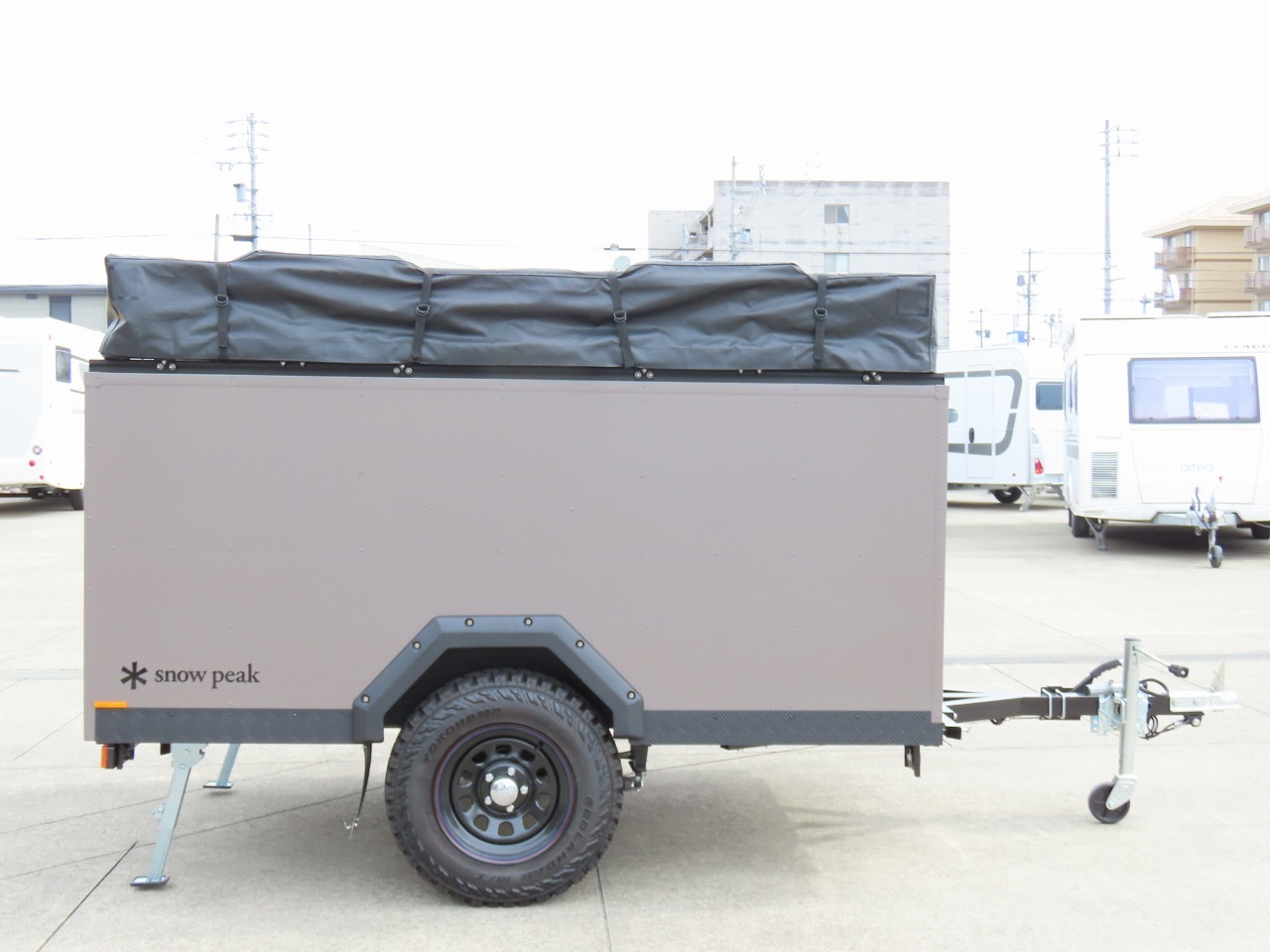 キャンピングカートレーラー