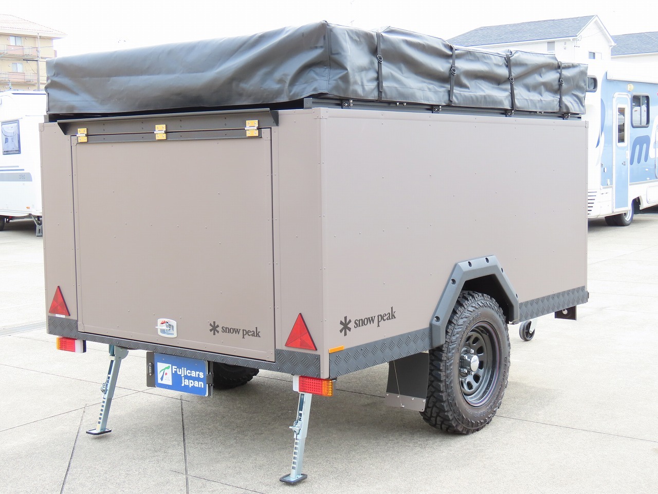 キャンピングカートレーラー