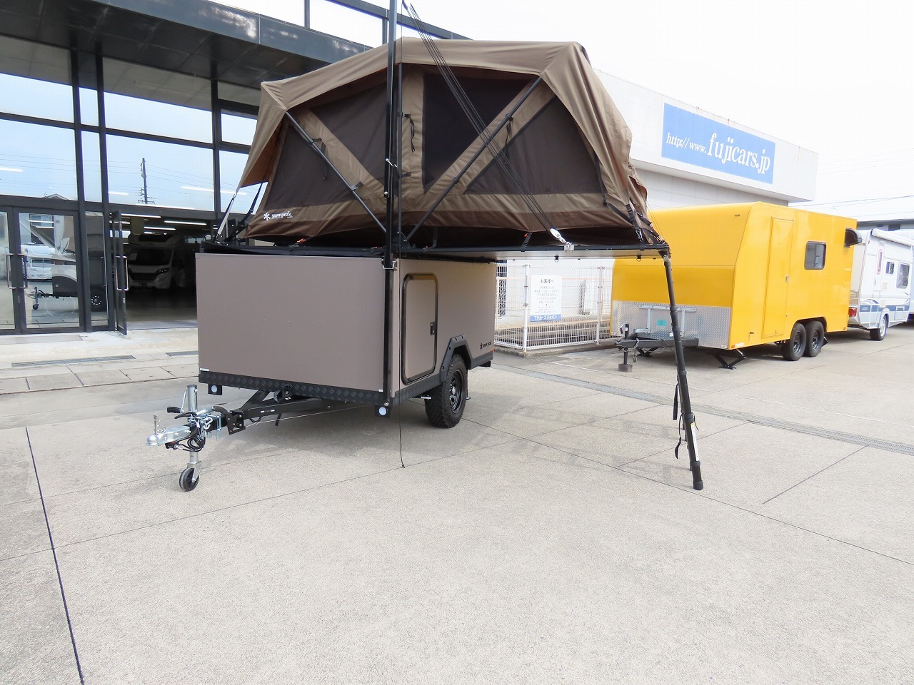 キャンピングカートレーラー