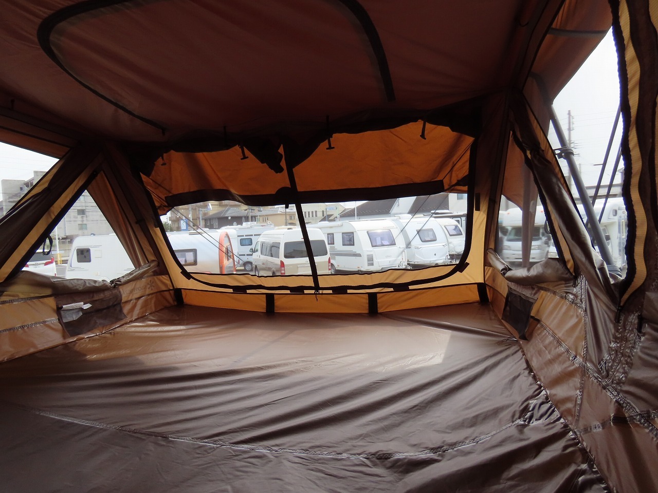 キャンピングカートレーラー