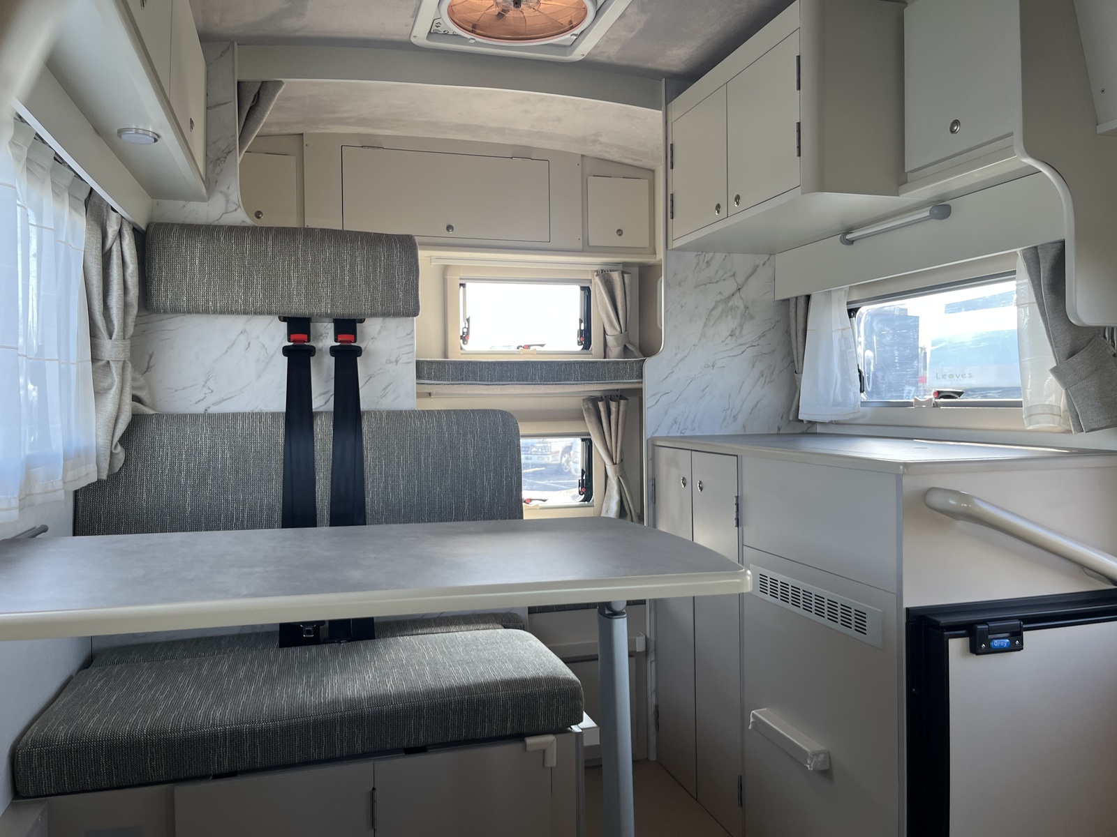 キャンピングカーキャブコン