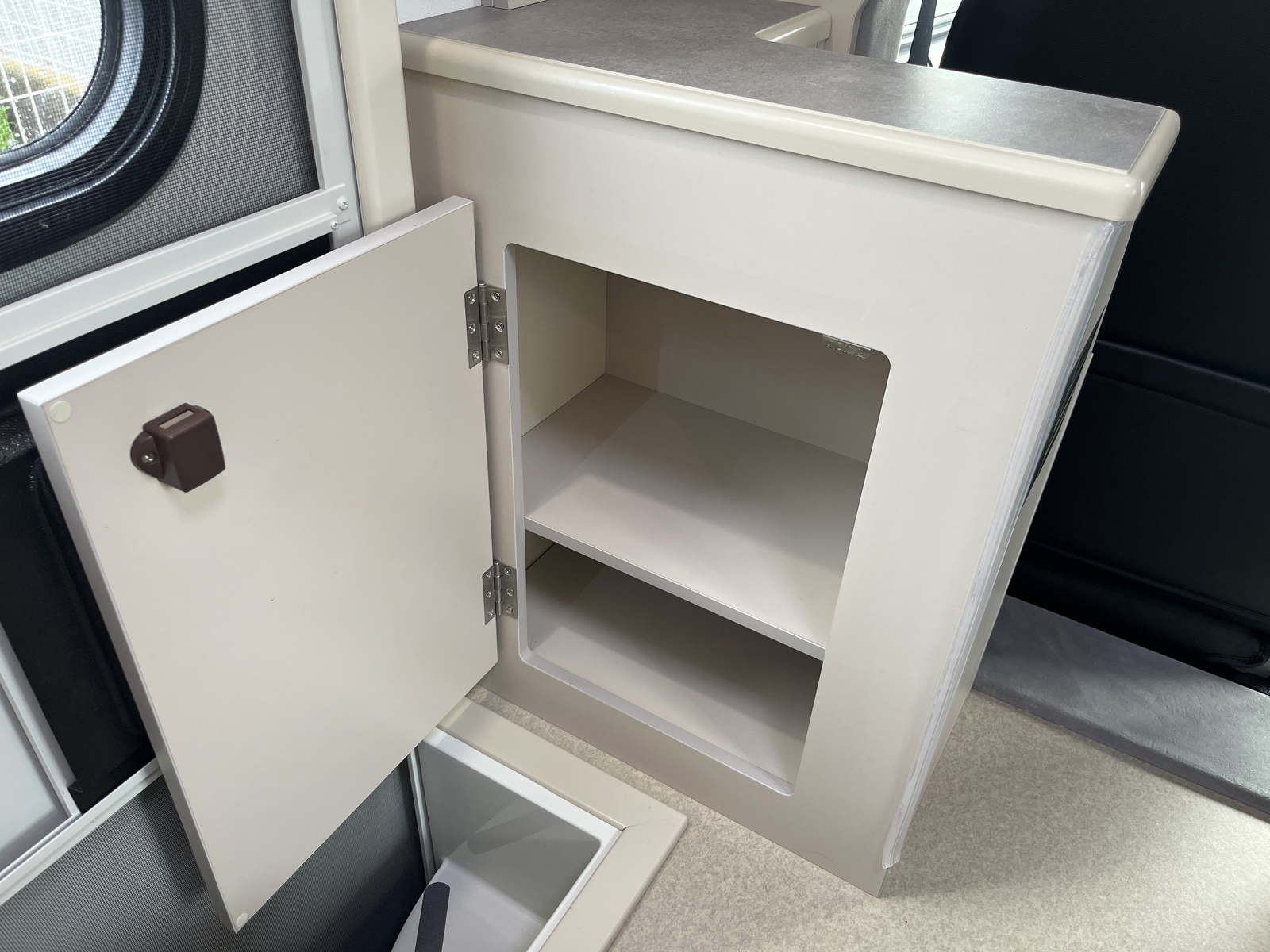 キャンピングカーキャブコン