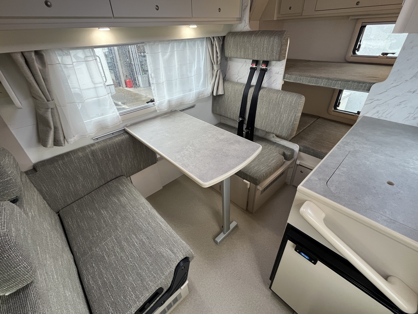 キャンピングカーキャブコン