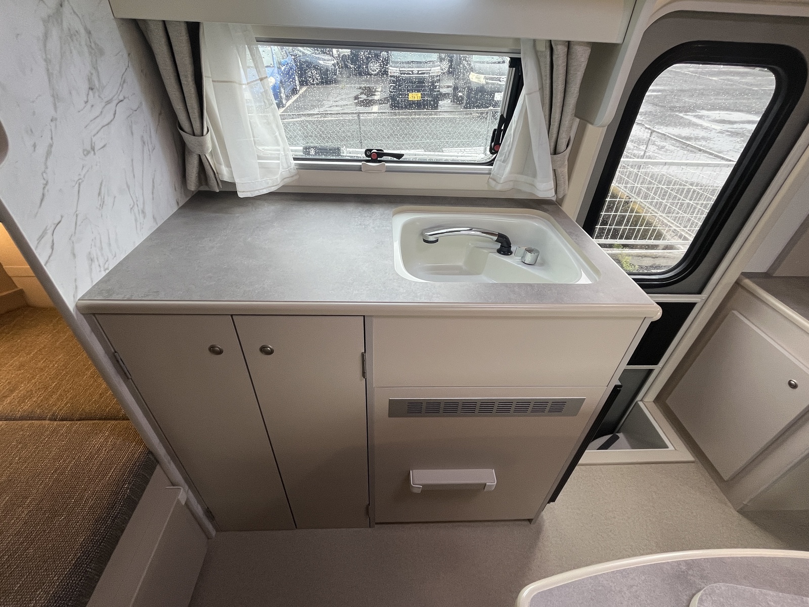 キャンピングカーキャブコン