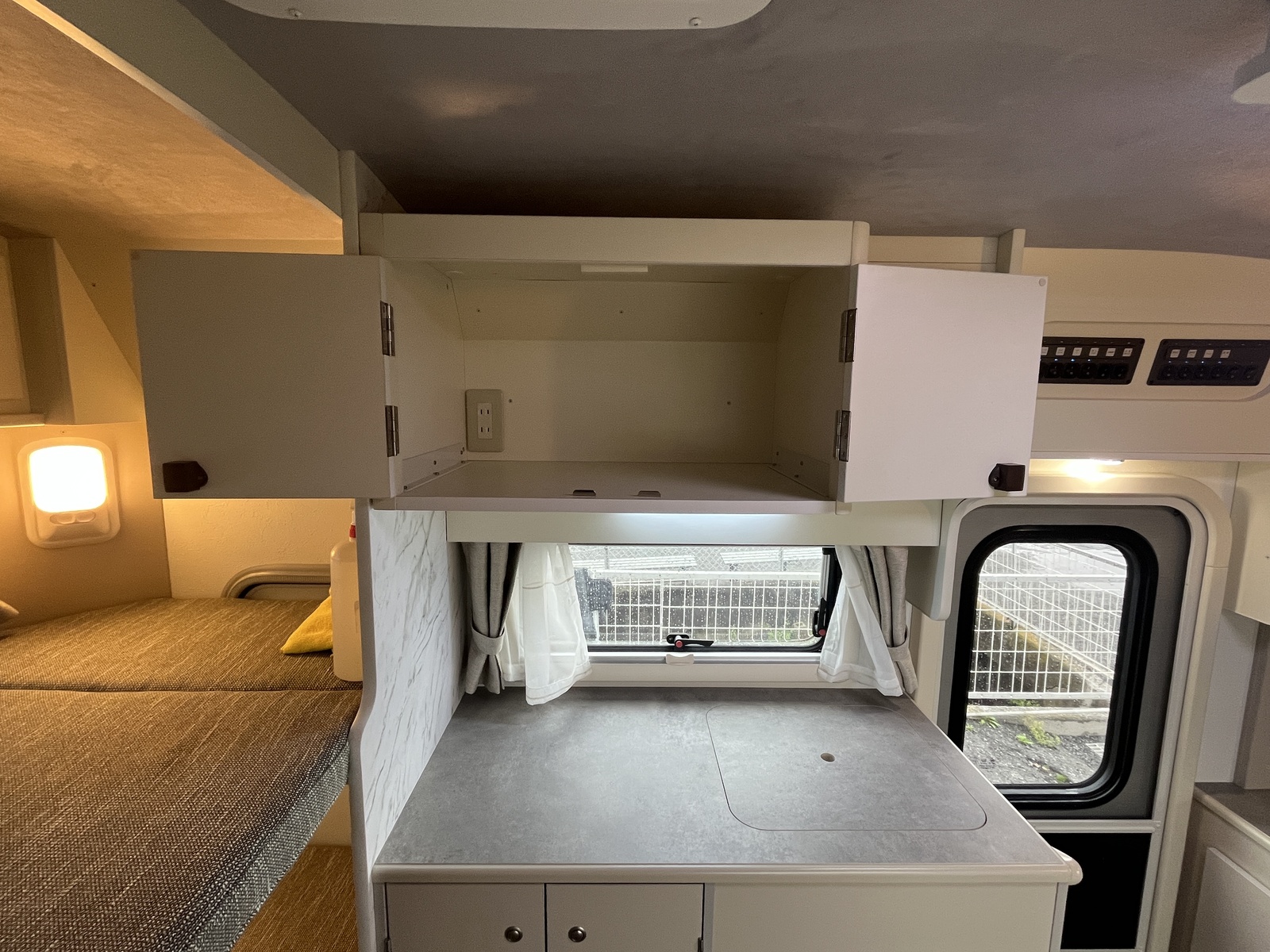 キャンピングカーキャブコン