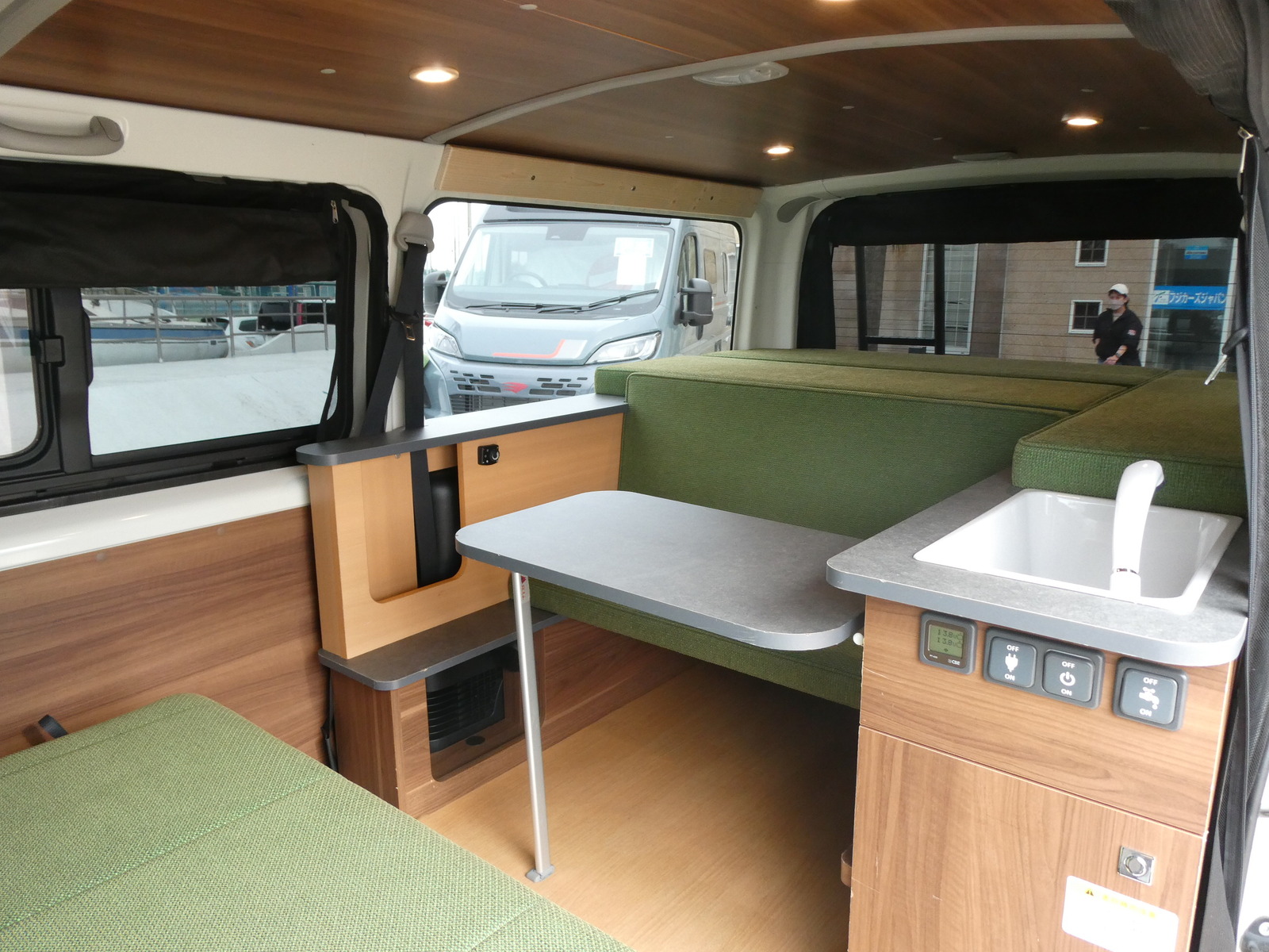 キャンピングカーバンコン