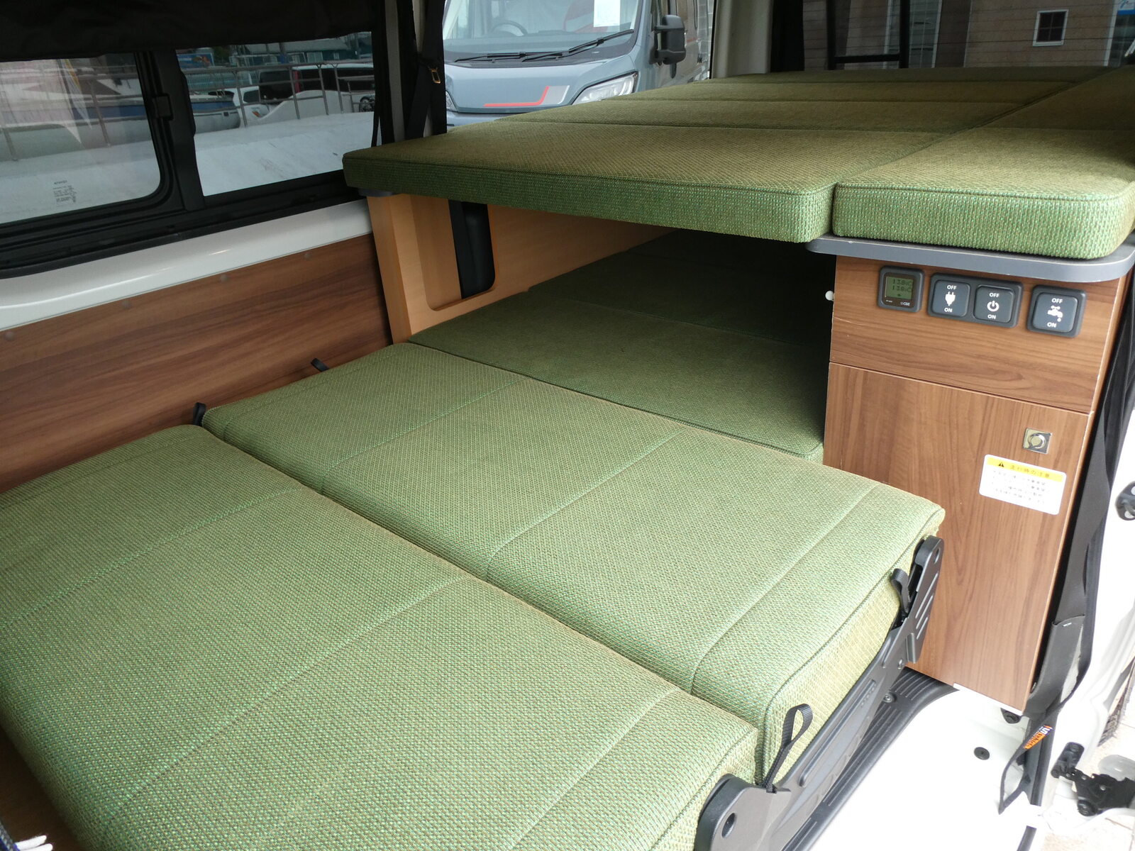 キャンピングカーバンコン