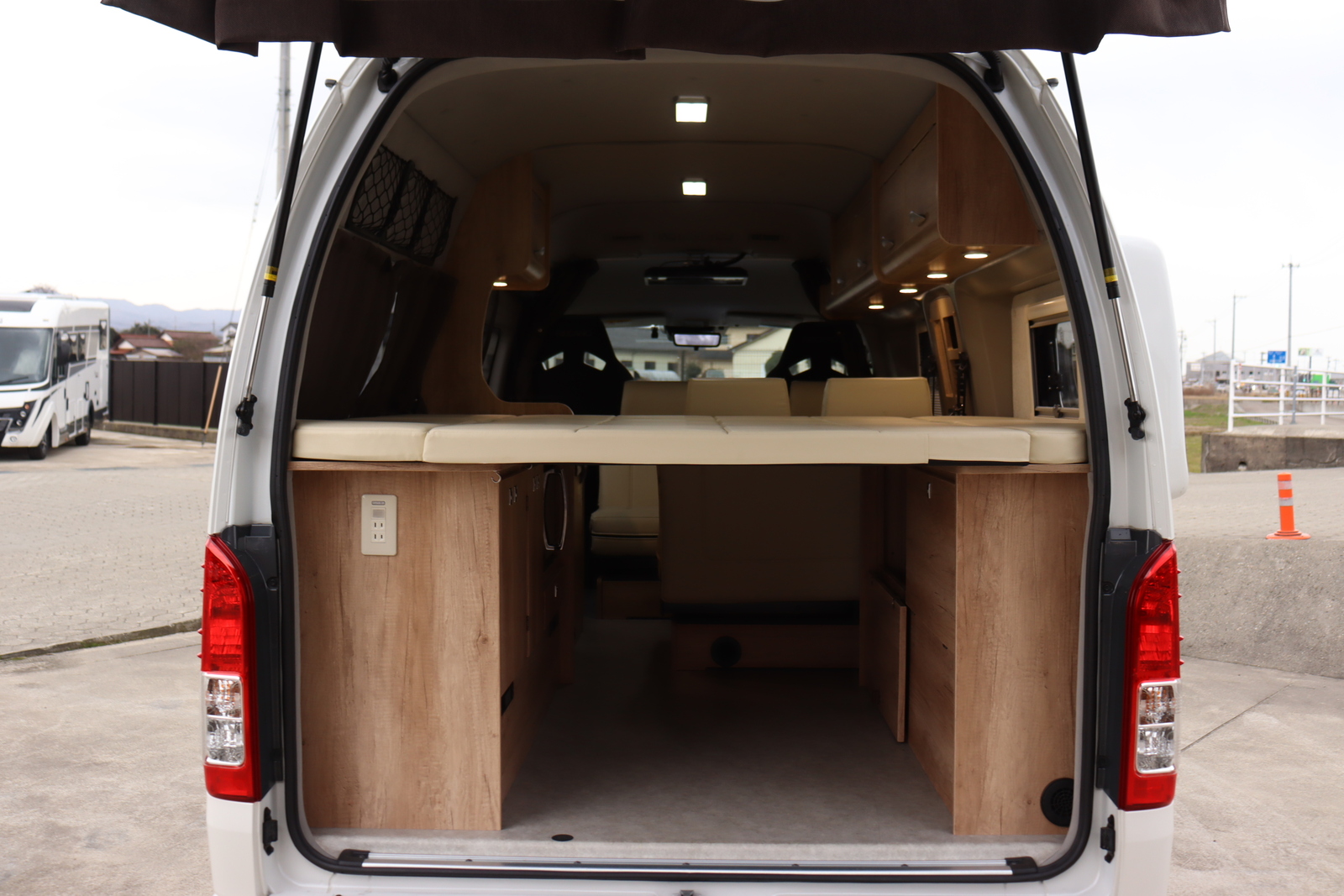 キャンピングカーバンコン