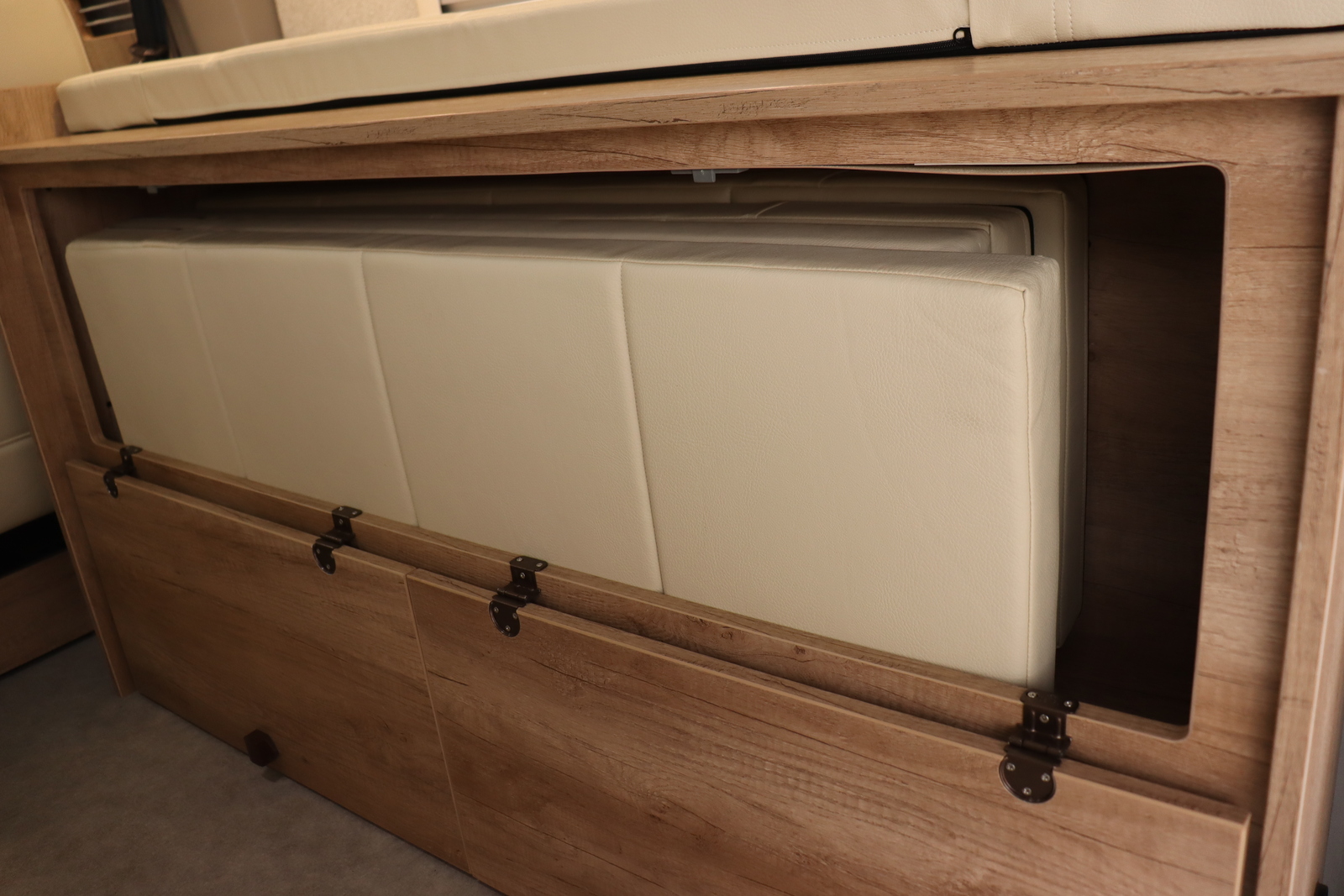 キャンピングカーバンコン