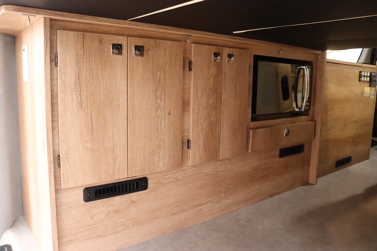 キャンピングカーバンコン