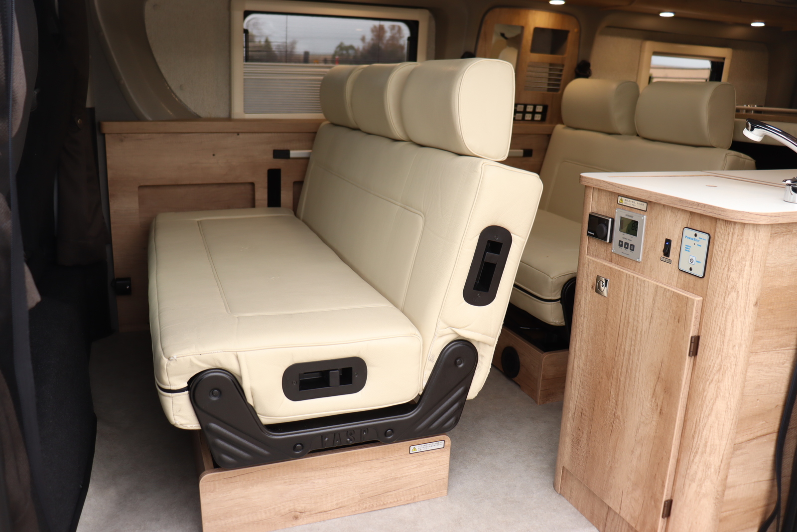 キャンピングカーバンコン