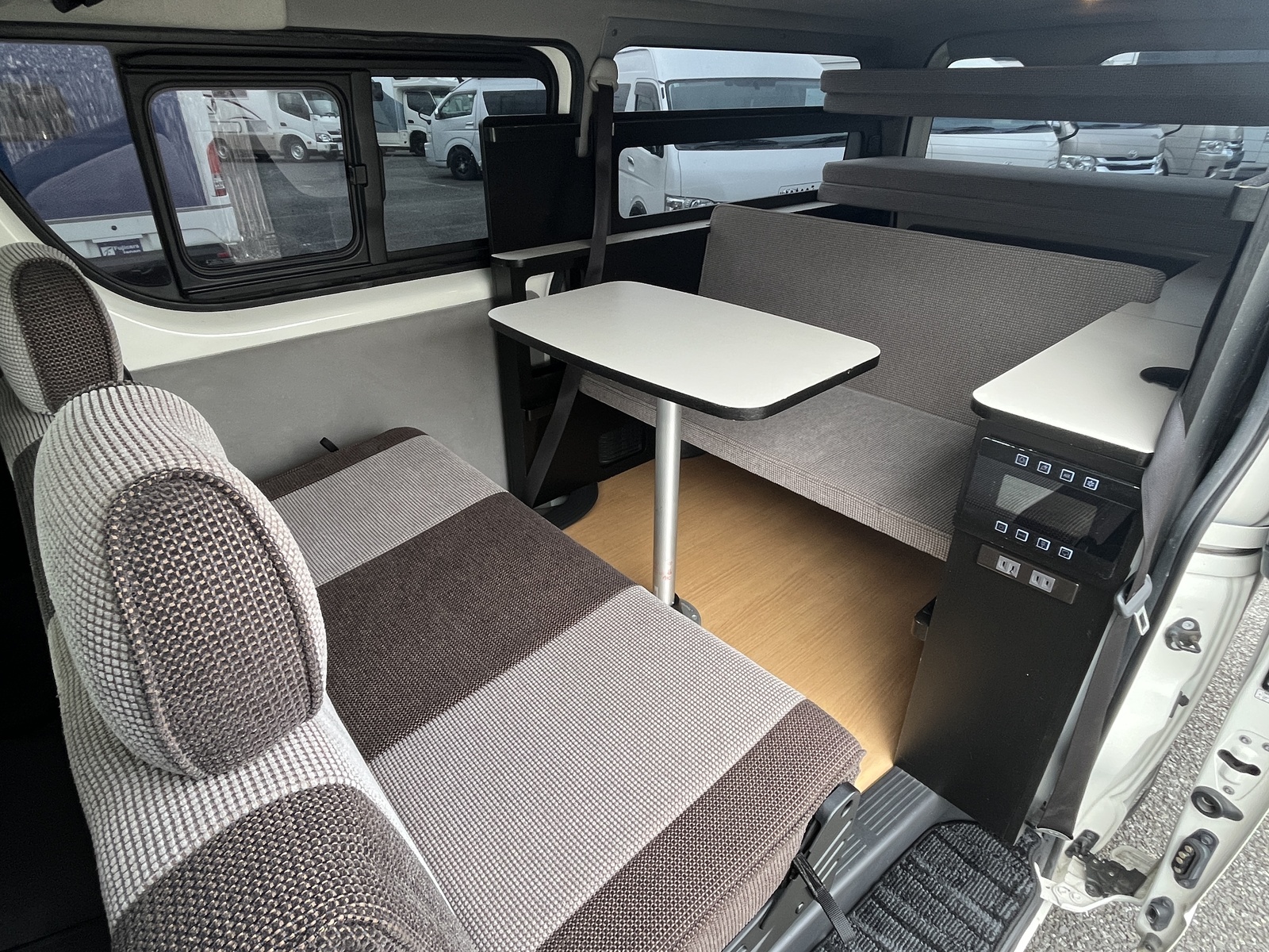 キャンピングカーバンコン