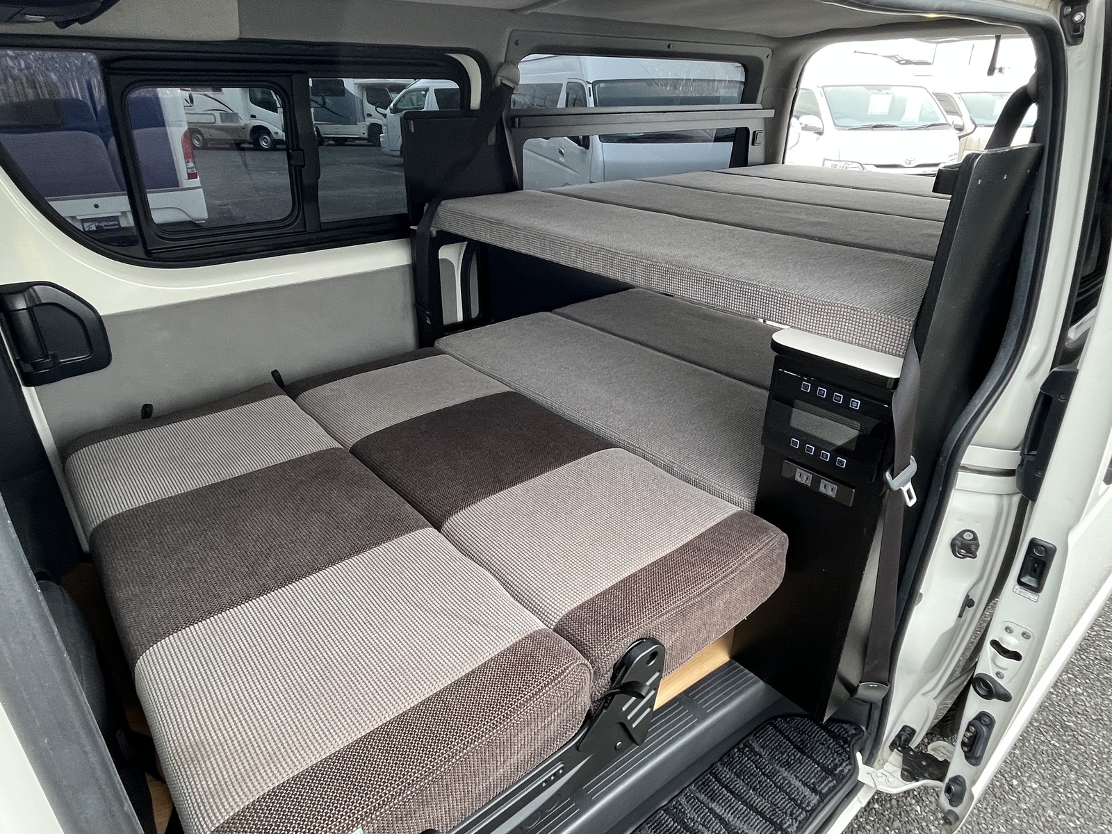 キャンピングカーバンコン