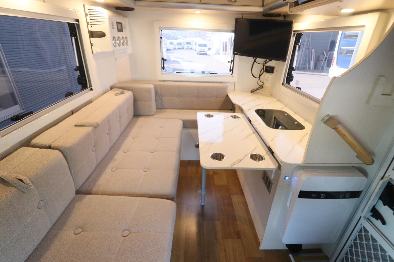 キャンピングカー軽キャンパー