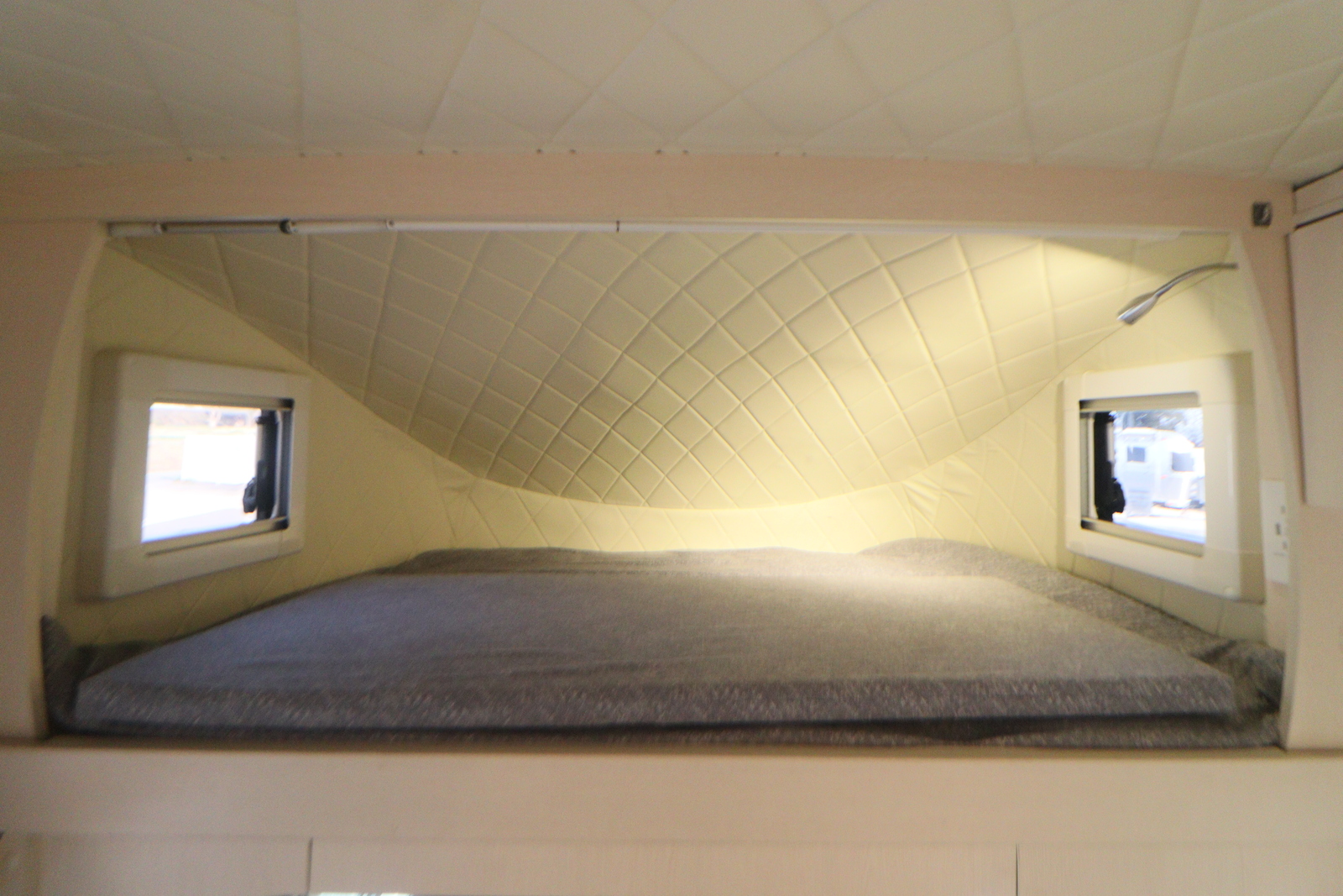 キャンピングカー軽キャンパー