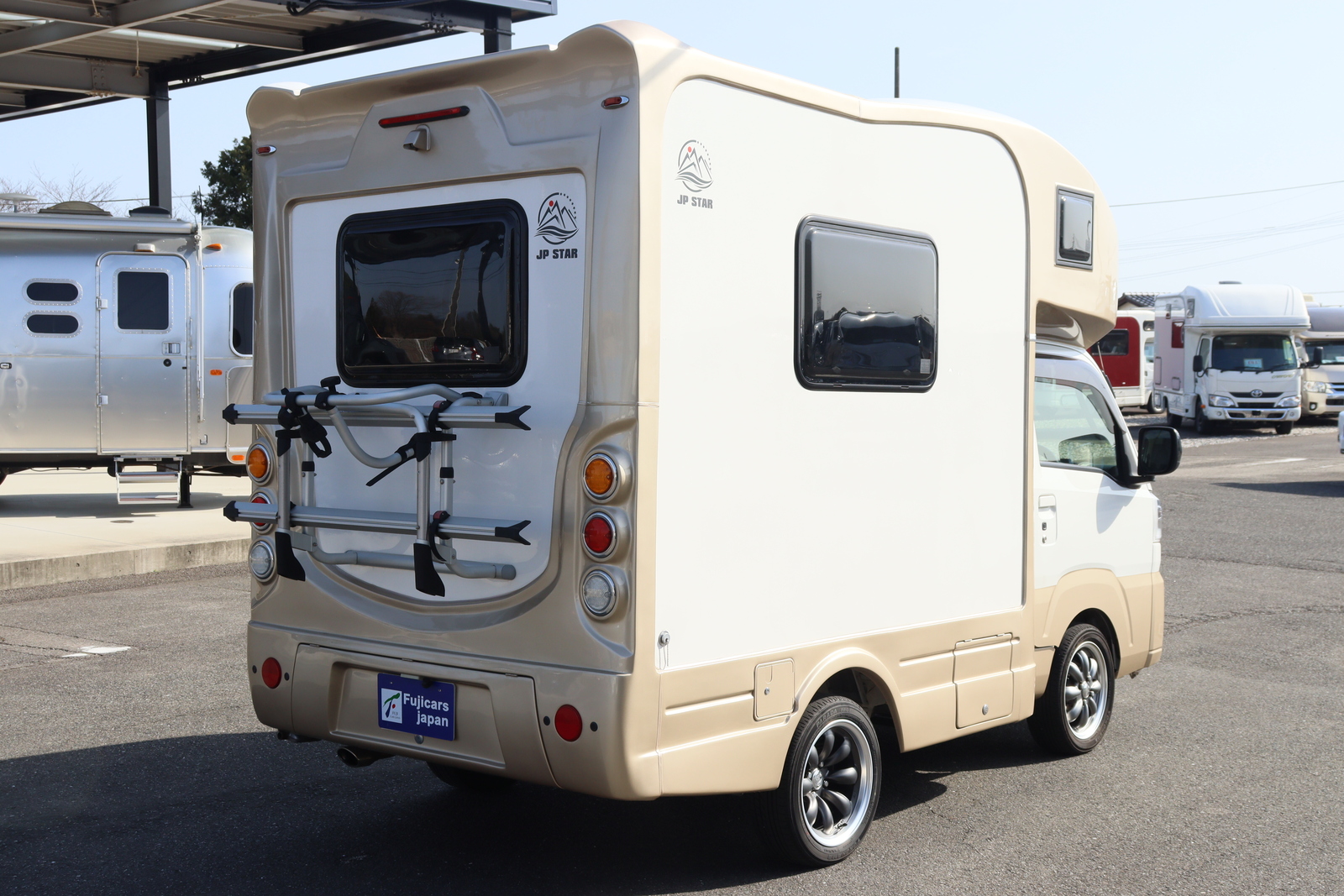 キャンピングカー軽キャンパー