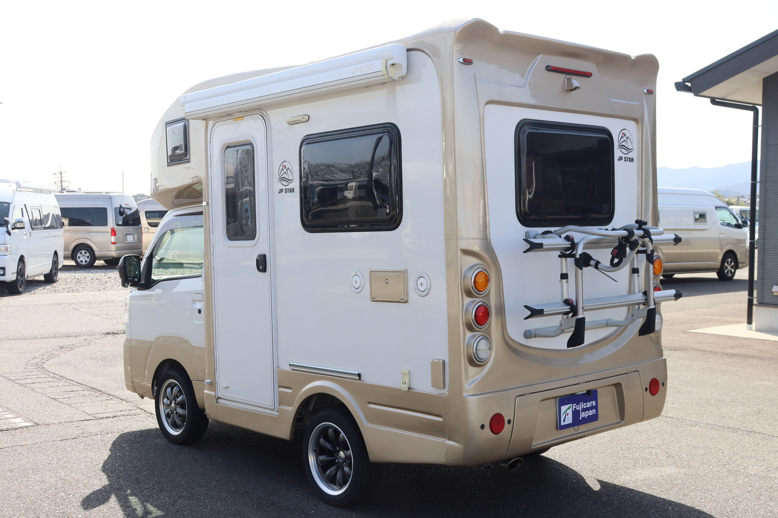 キャンピングカー軽キャンパー