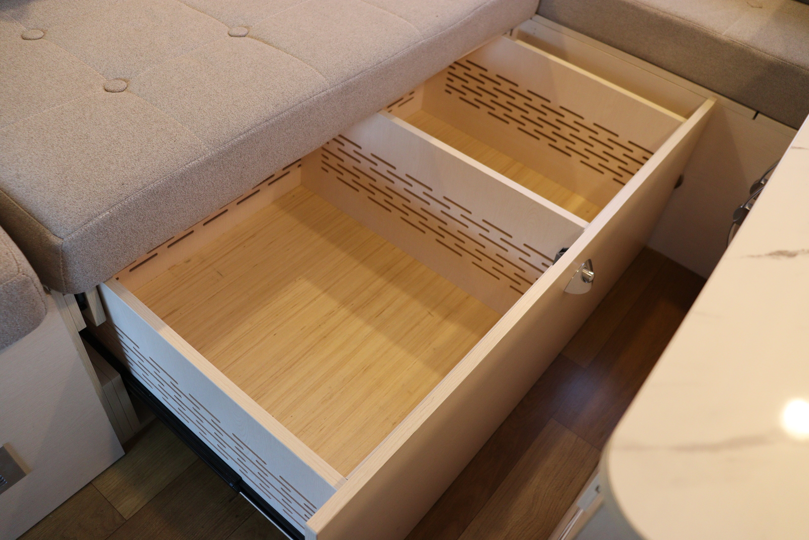 キャンピングカー軽キャンパー