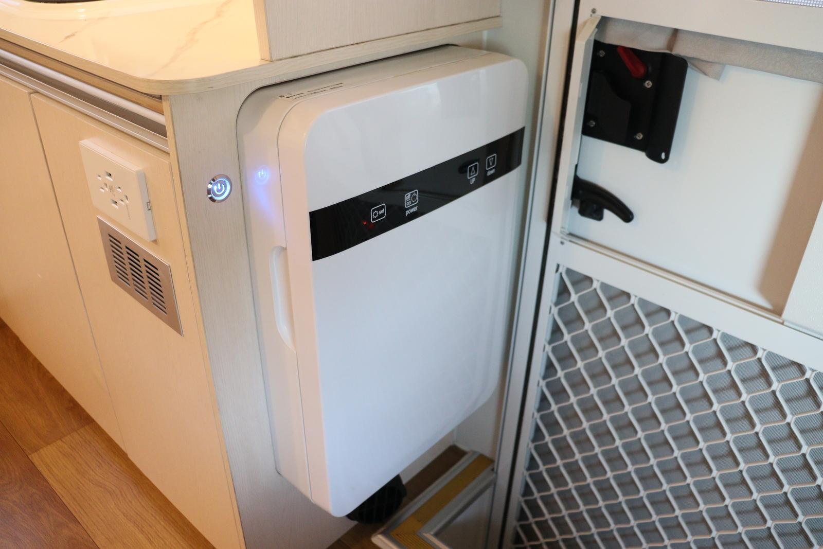 キャンピングカー軽キャンパー