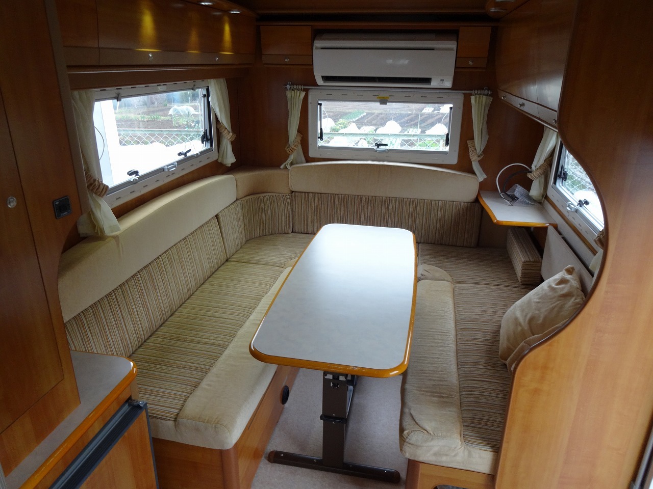 キャンピングカーキャブコン