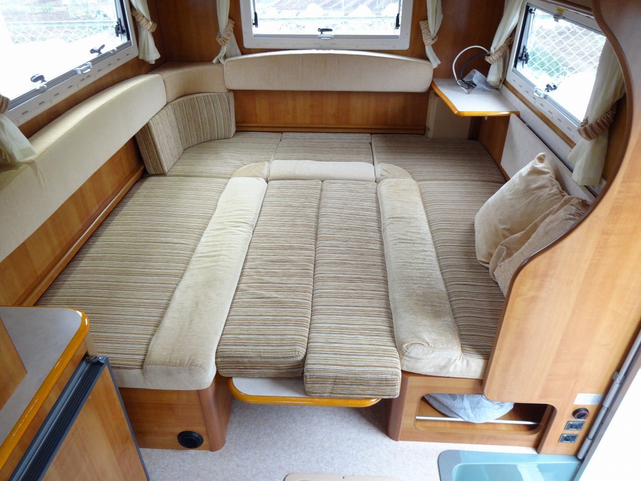 キャンピングカーキャブコン