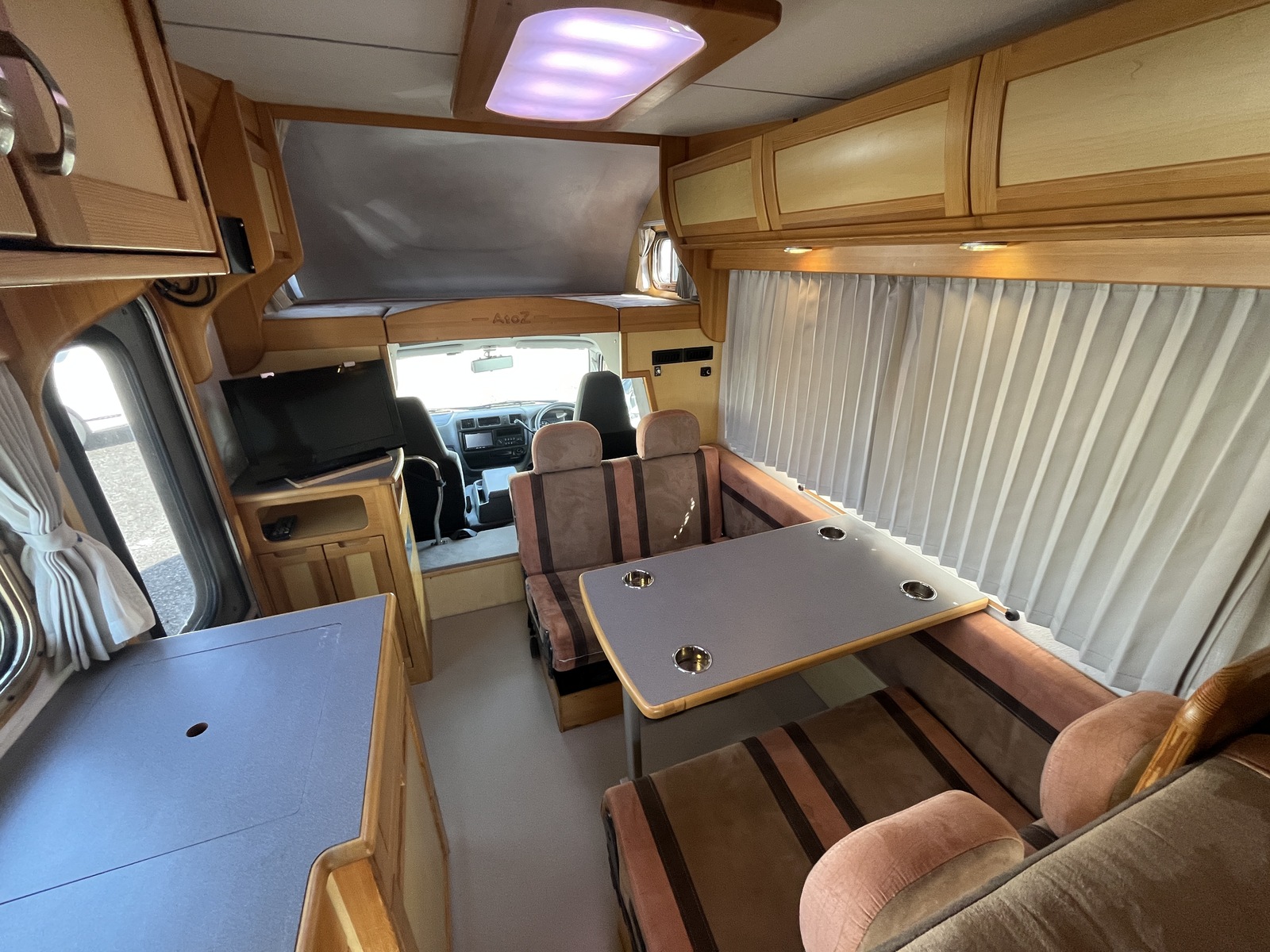 キャンピングカーキャブコン