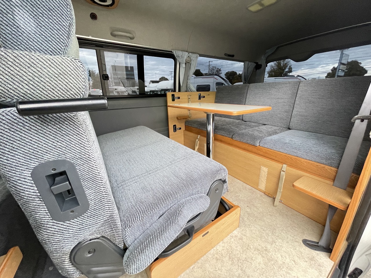 キャンピングカーバンコン