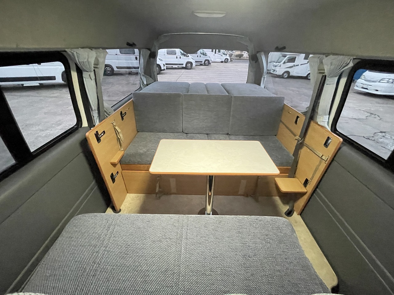 キャンピングカーバンコン