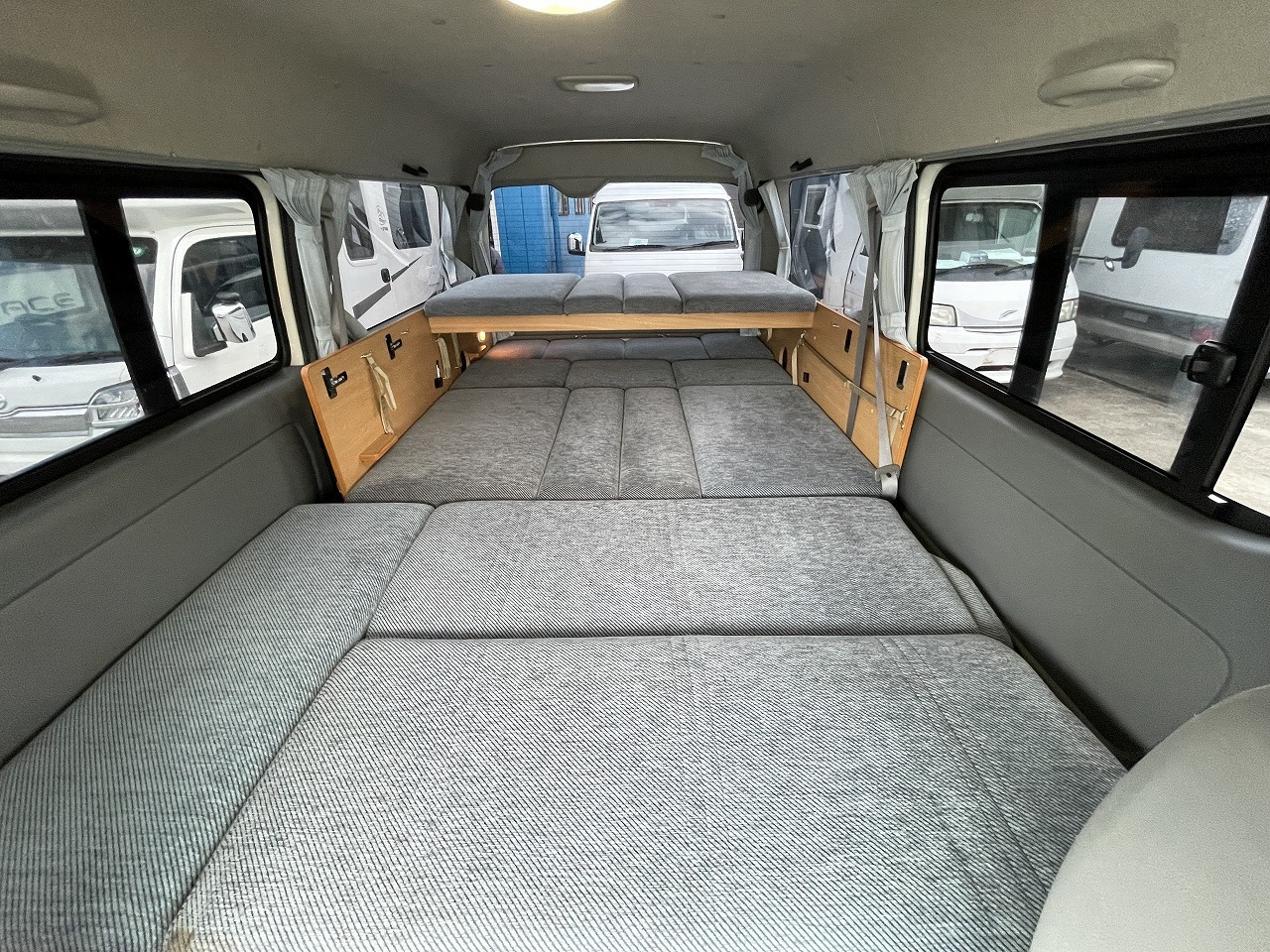 キャンピングカーバンコン