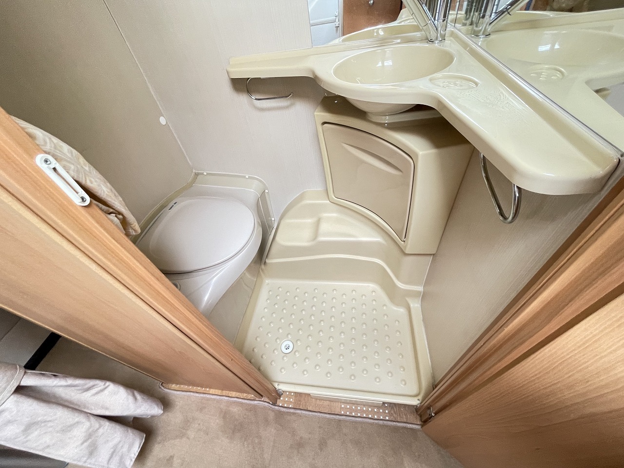 キャンピングカートレーラー