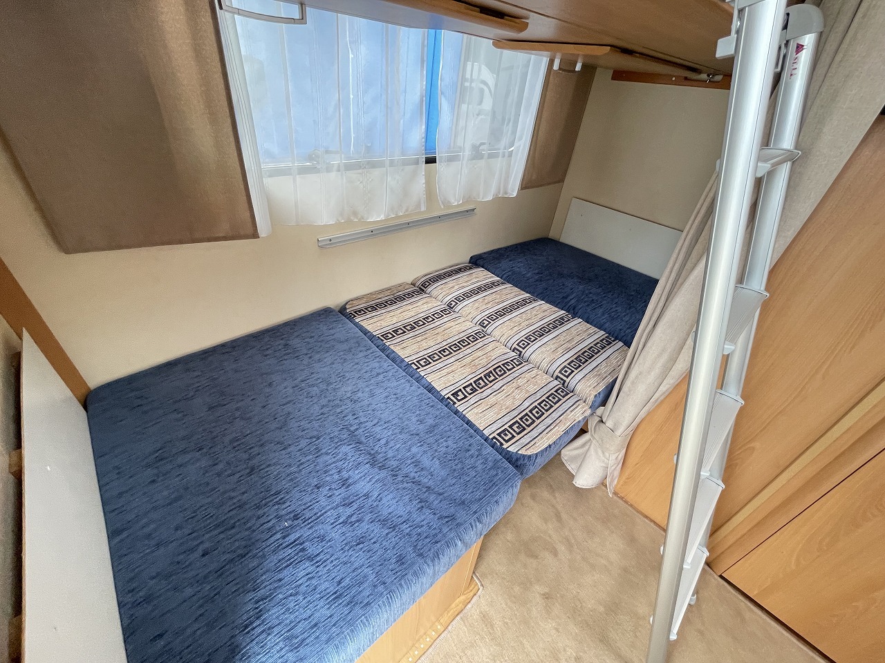 キャンピングカートレーラー