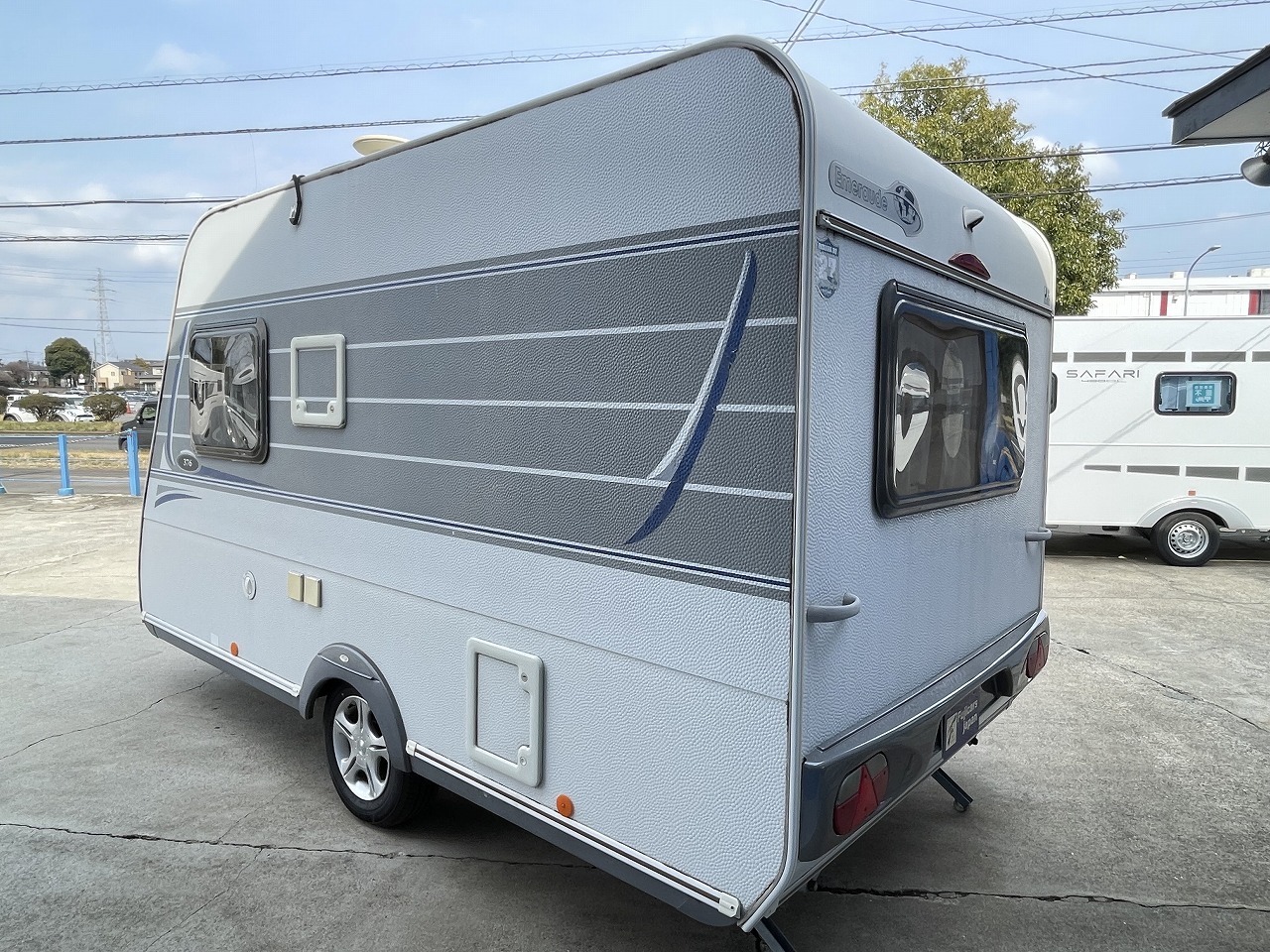 キャンピングカートレーラー