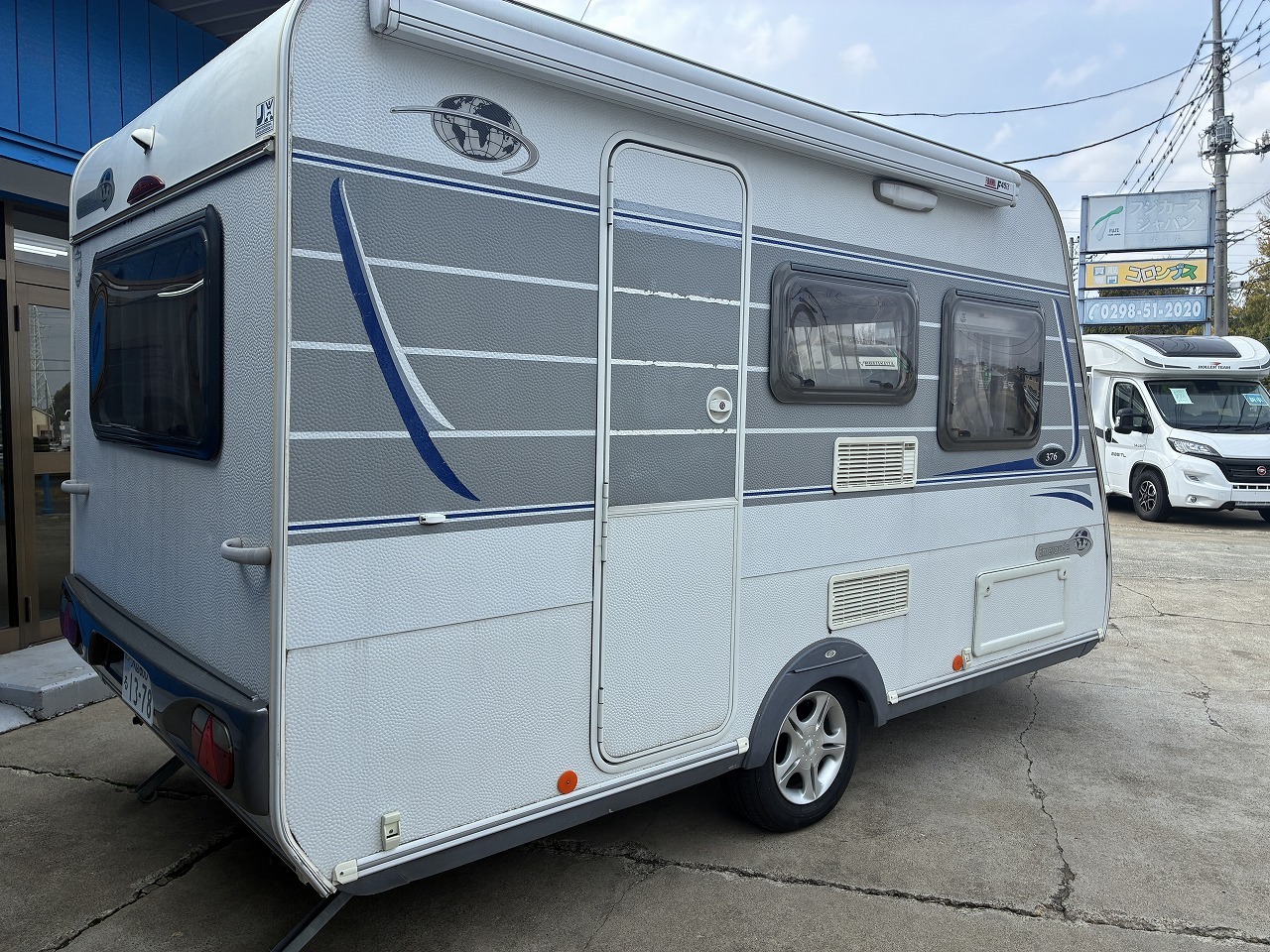 キャンピングカートレーラー