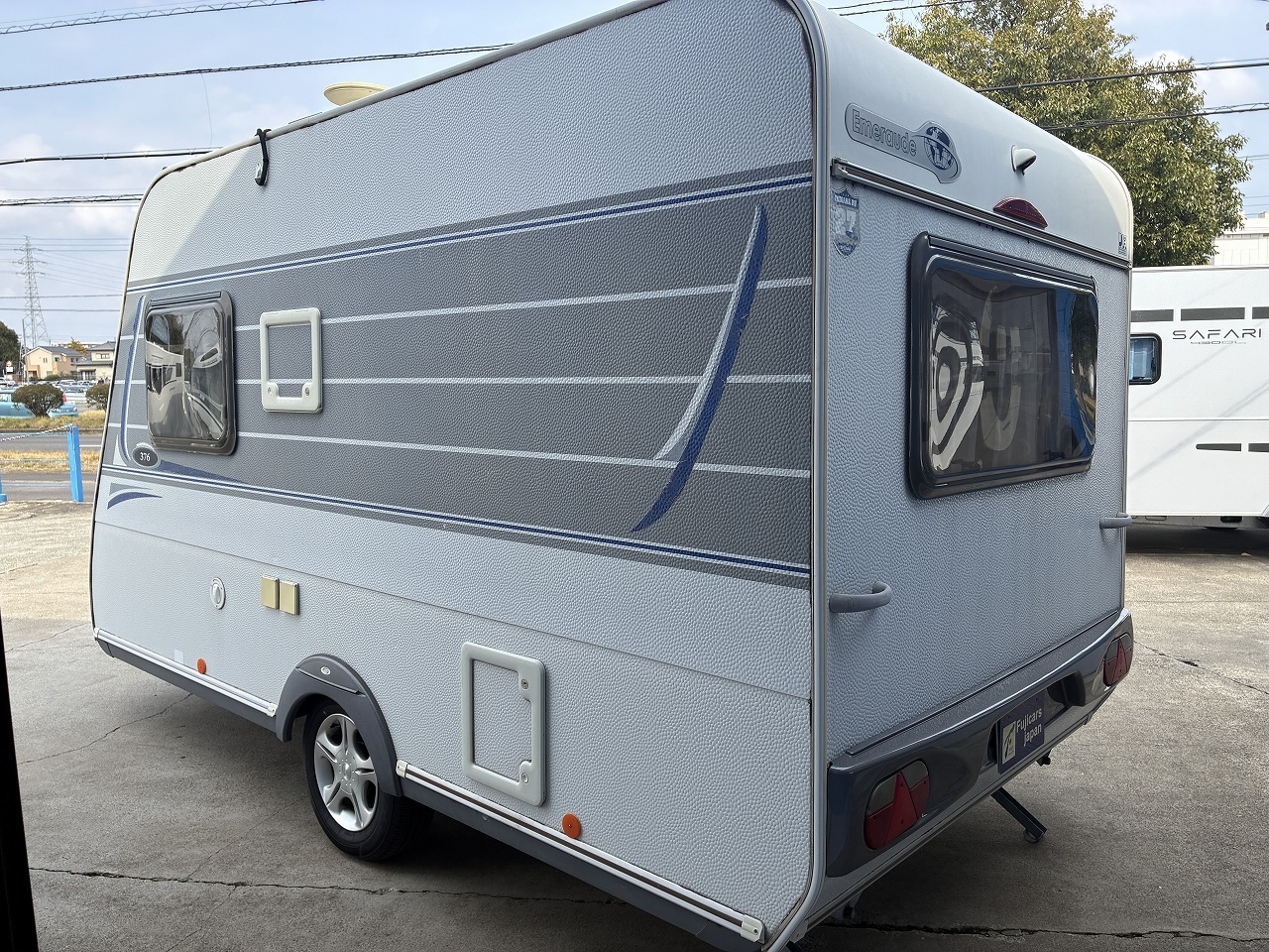 キャンピングカートレーラー