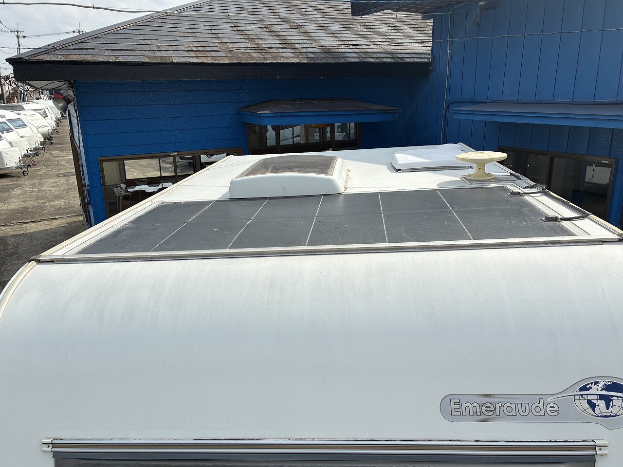 キャンピングカートレーラー