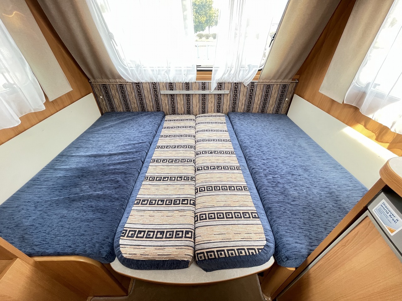 キャンピングカートレーラー