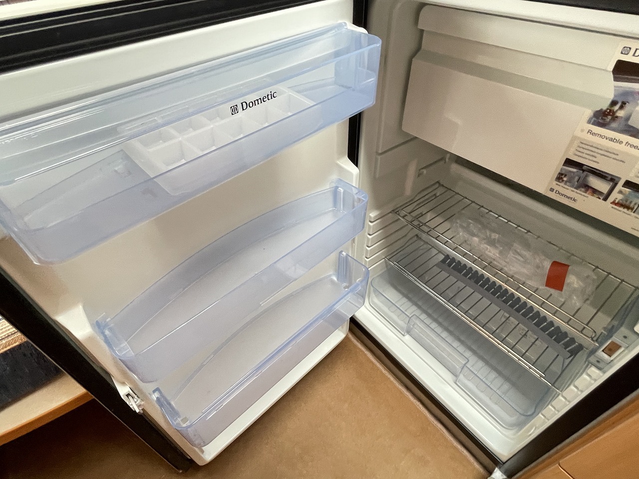 キャンピングカートレーラー