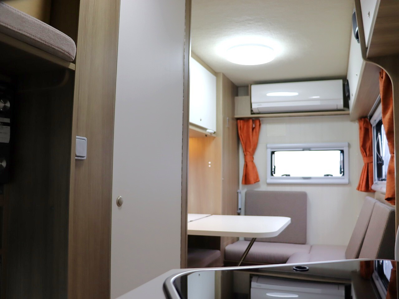 キャンピングカーキャブコン